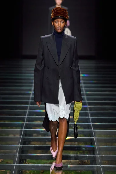 Look 11